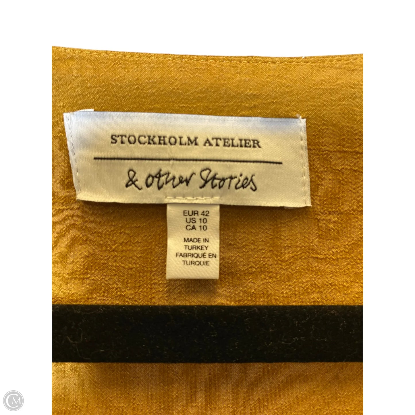 Top Long Sleeve By Clothes Mentor In Gold, Size: M