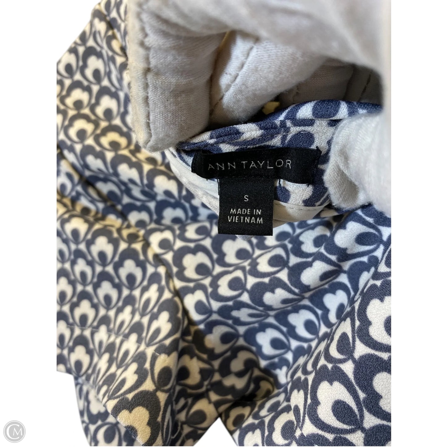 Top Short Sleeve By Ann Taylor In Grey & White, Size: S