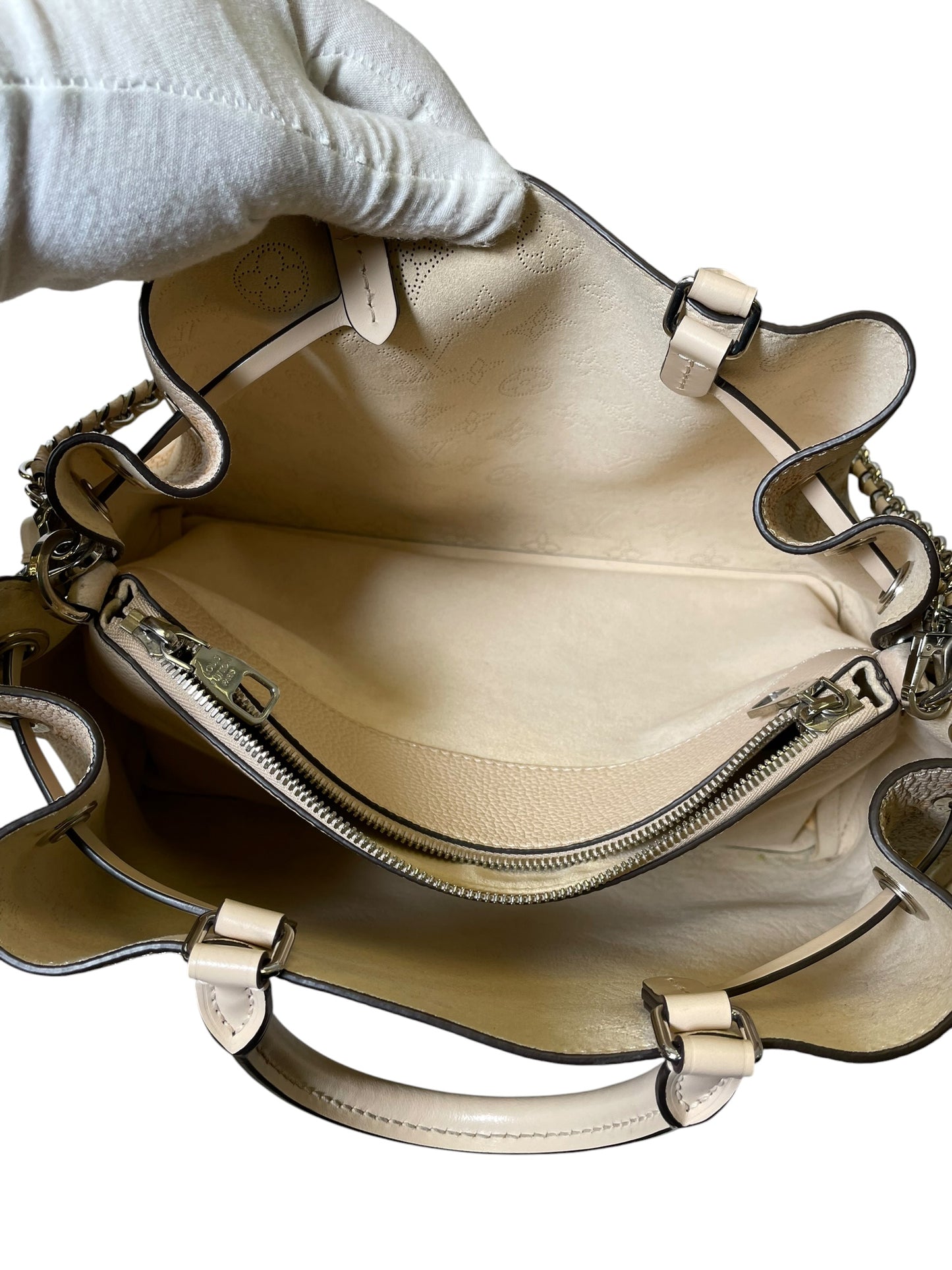 Handbag Luxury Designer By Louis Vuitton, Size: Medium