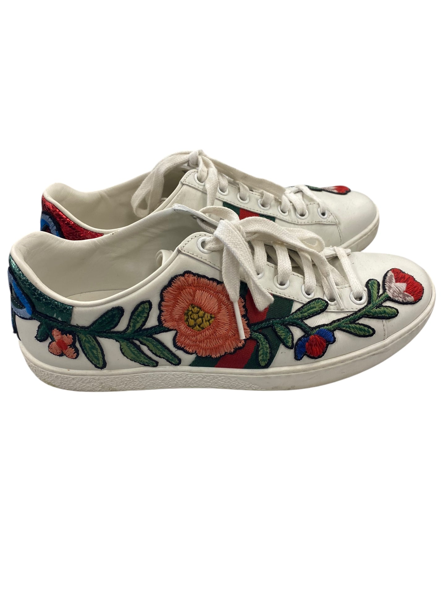 Shoes Luxury Designer By Gucci In White, Size: 5.5