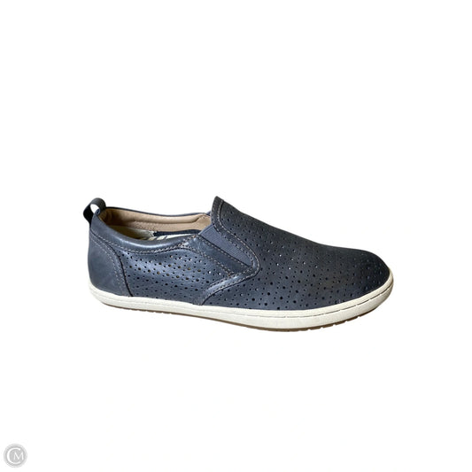 Shoes Flats By Taos In Grey, Size: 9