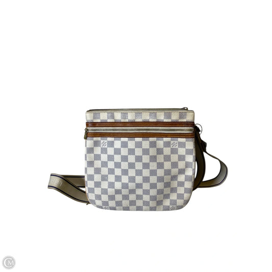 Crossbody Luxury Designer By Louis Vuitton, Size: Medium