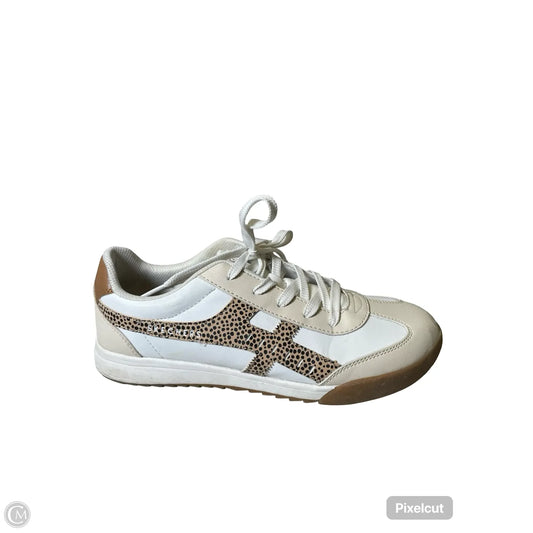 Shoes Sneakers By Skechers In Cream, Size: 9