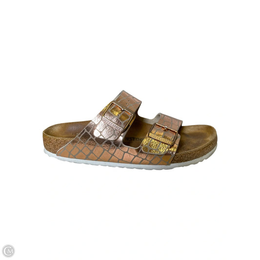 Sandals Flats By Birkenstock In Rose Gold, Size: 9