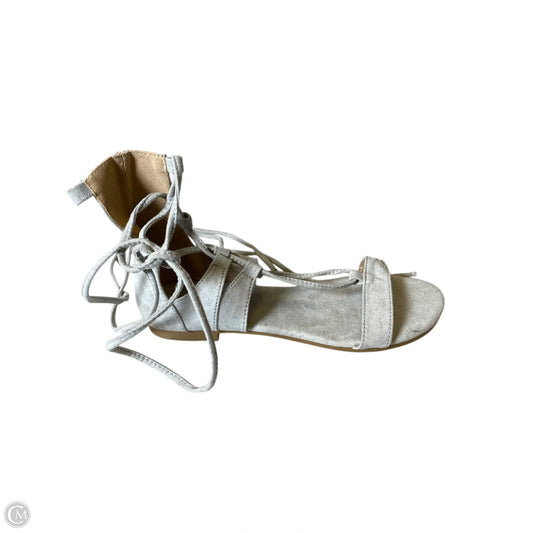 Sandals Flats By Clothes Mentor In Grey, Size: 7