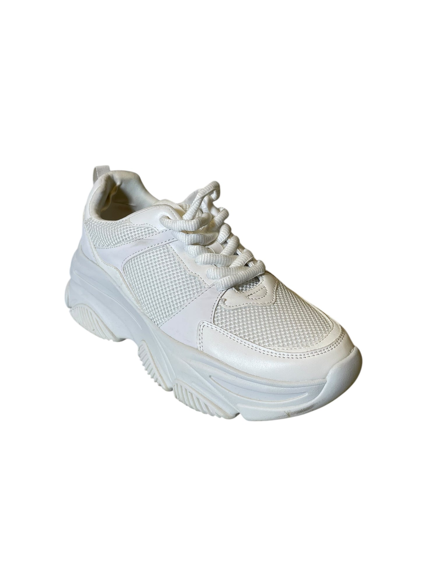 Shoes Athletic By Wild Fable In White, Size: 10