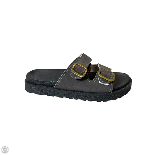 Sandals Flats By Clothes Mentor In Brown, Size: 11.5
