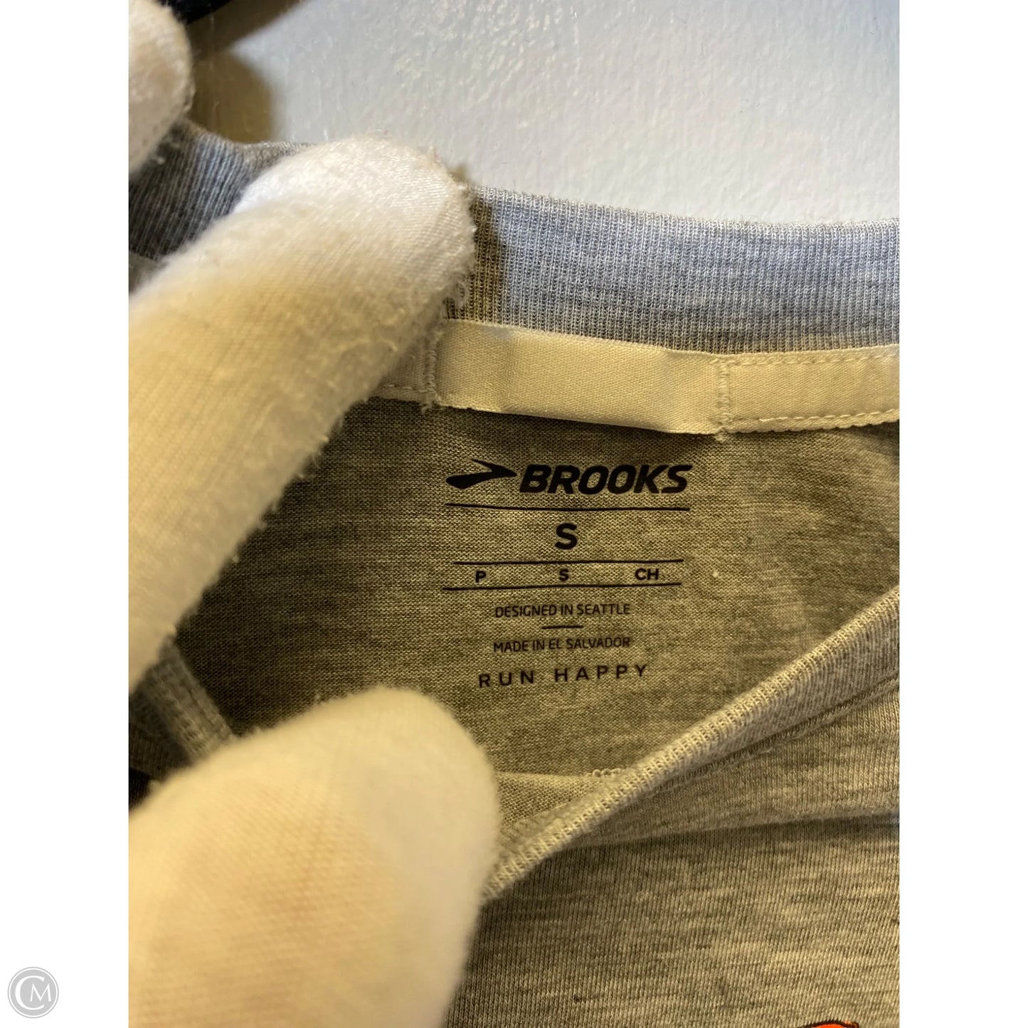 Top Long Sleeve By Brooks In Grey, Size: S