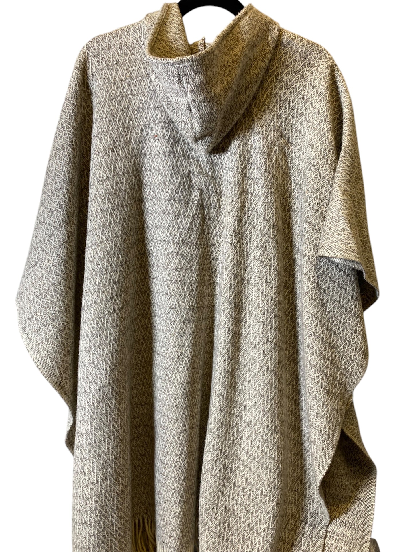 Poncho By Clothes Mentor In Beige, Size: Xl