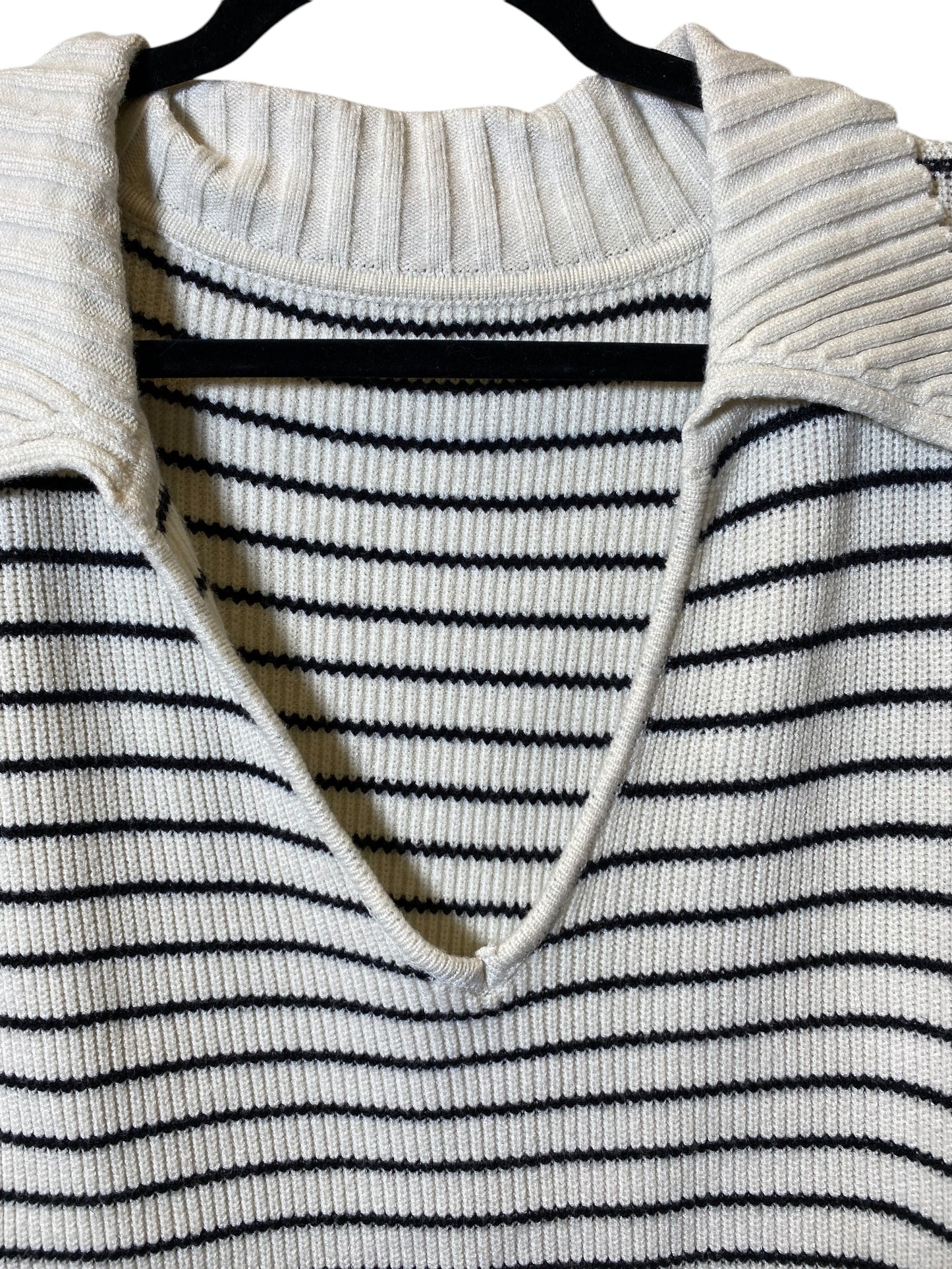 Sweater By Clothes Mentor In Striped Pattern, Size: L