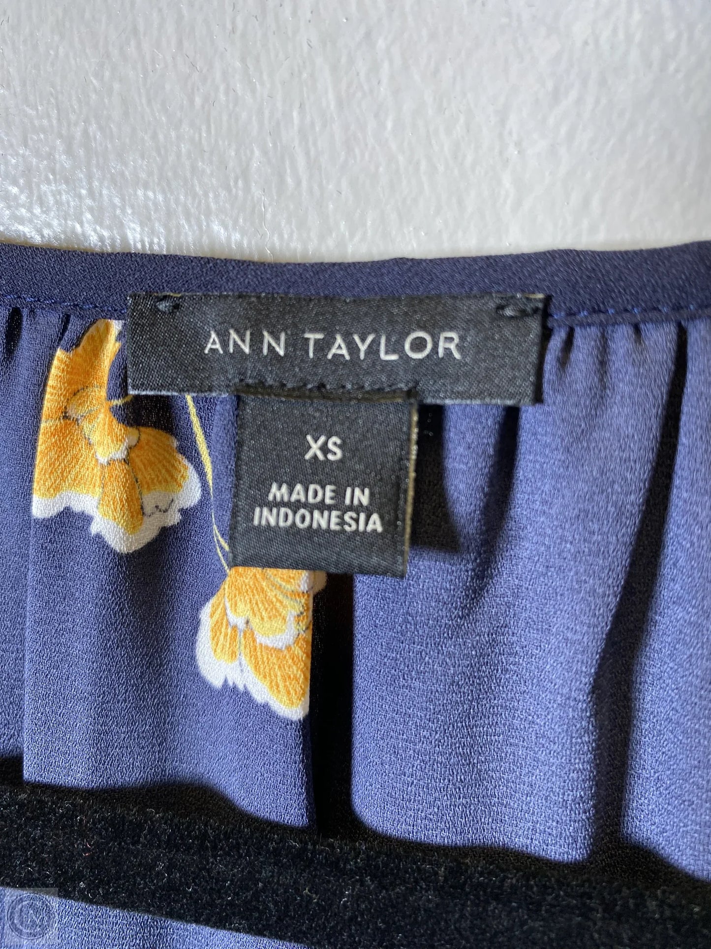 Blouse 3/4 Sleeve By Ann Taylor In Navy, Size: Xs