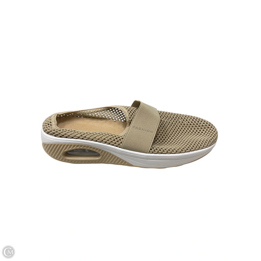 Shoes Flats By Cmc In Beige, Size: 11.5