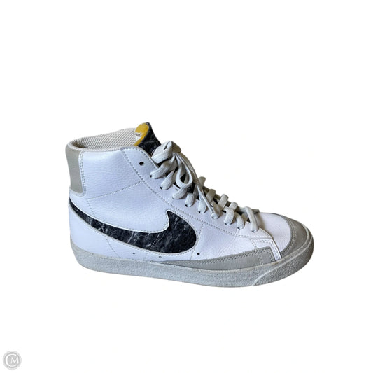 Shoes Flats By Nike In Grey & White, Size: 7