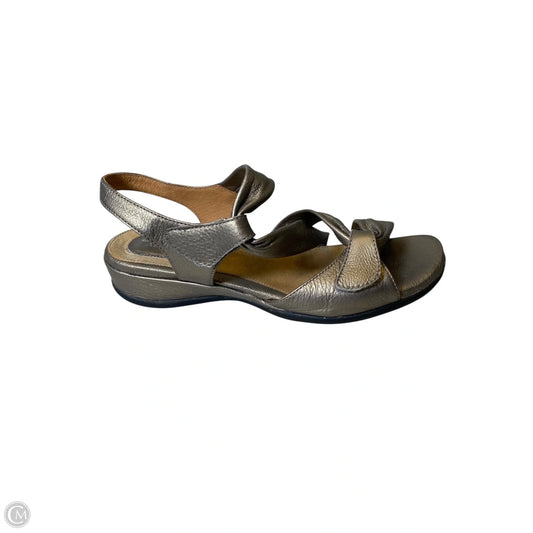 Sandals Flats By Clarks In Gold, Size: 8