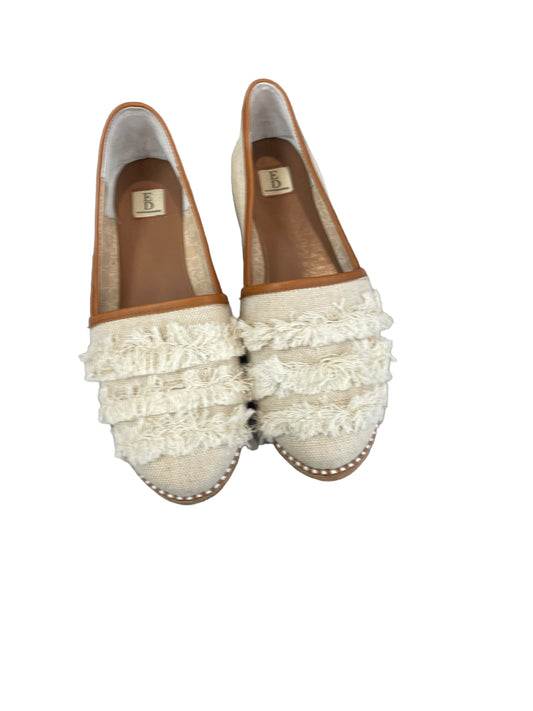 Shoes Flats By Cmc In Cream, Size: 8