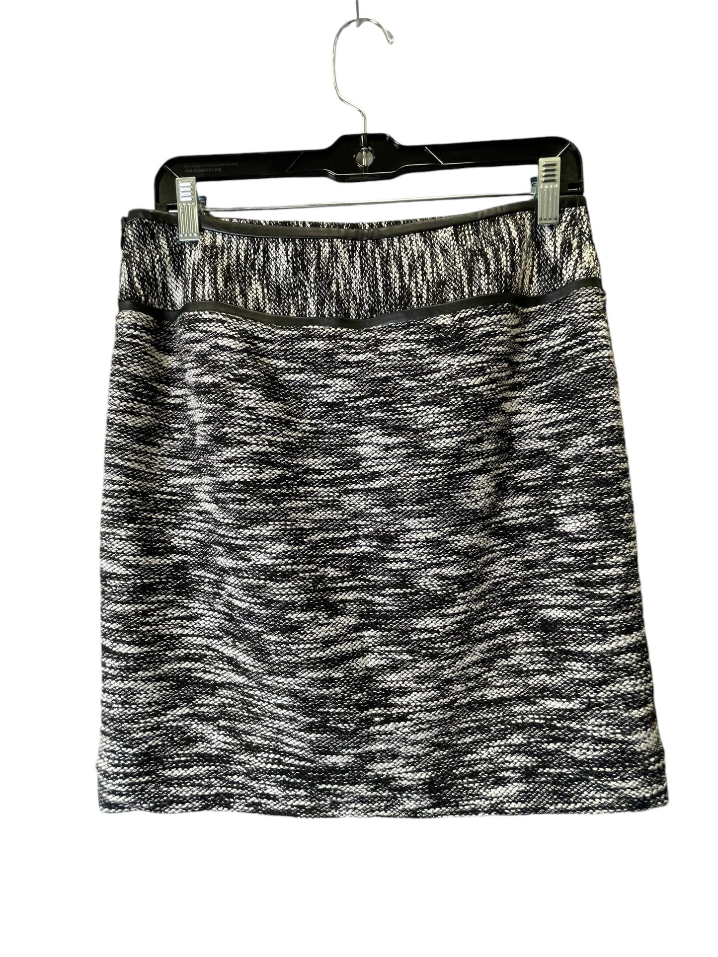 Skirt Mini & Short By White House Black Market In Black & White, Size: 2