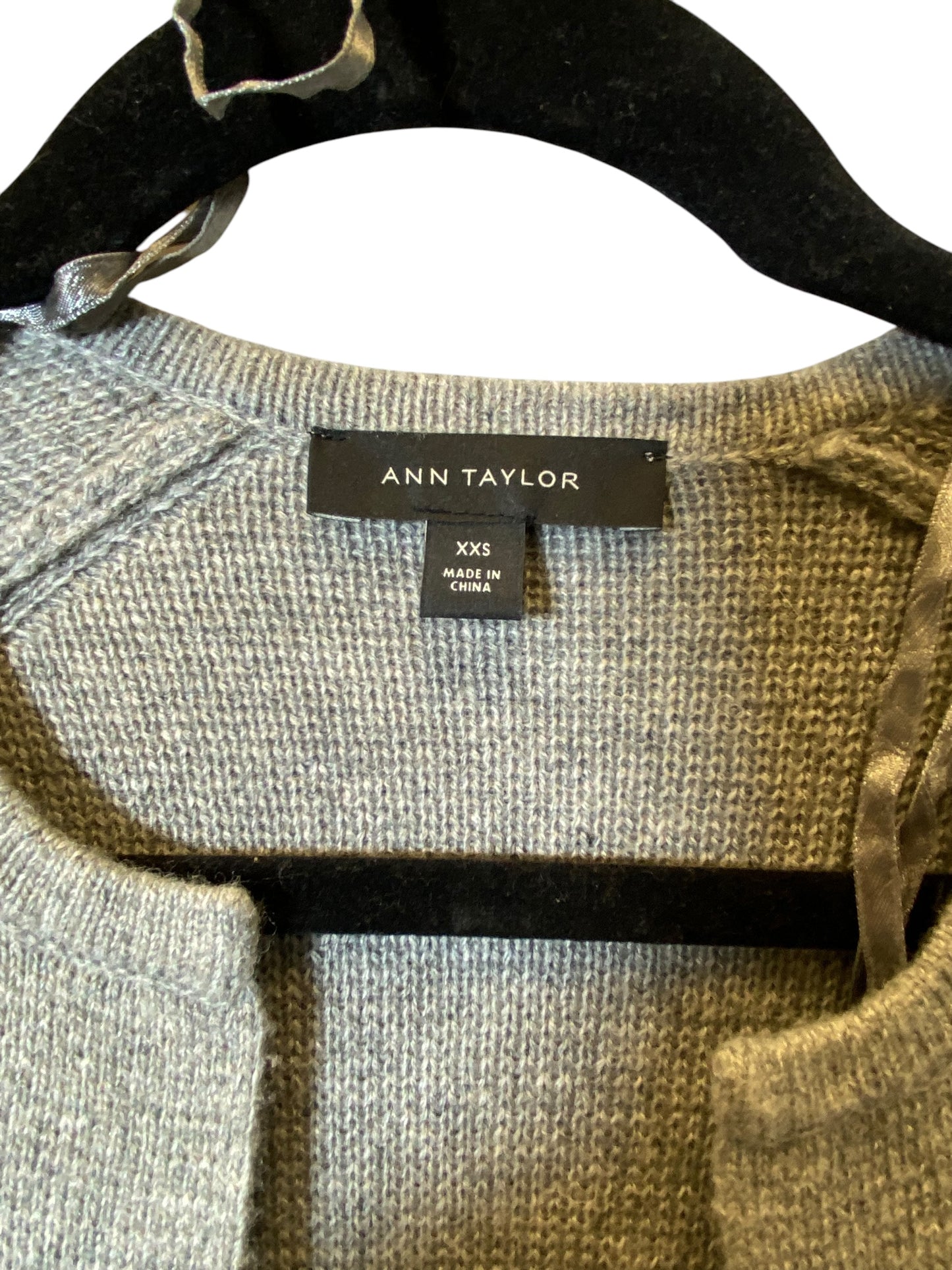 Cardigan By Ann Taylor In Grey, Size: Xxs