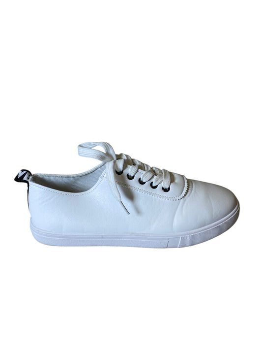 Shoes Athletic By Cmc In White, Size: 8