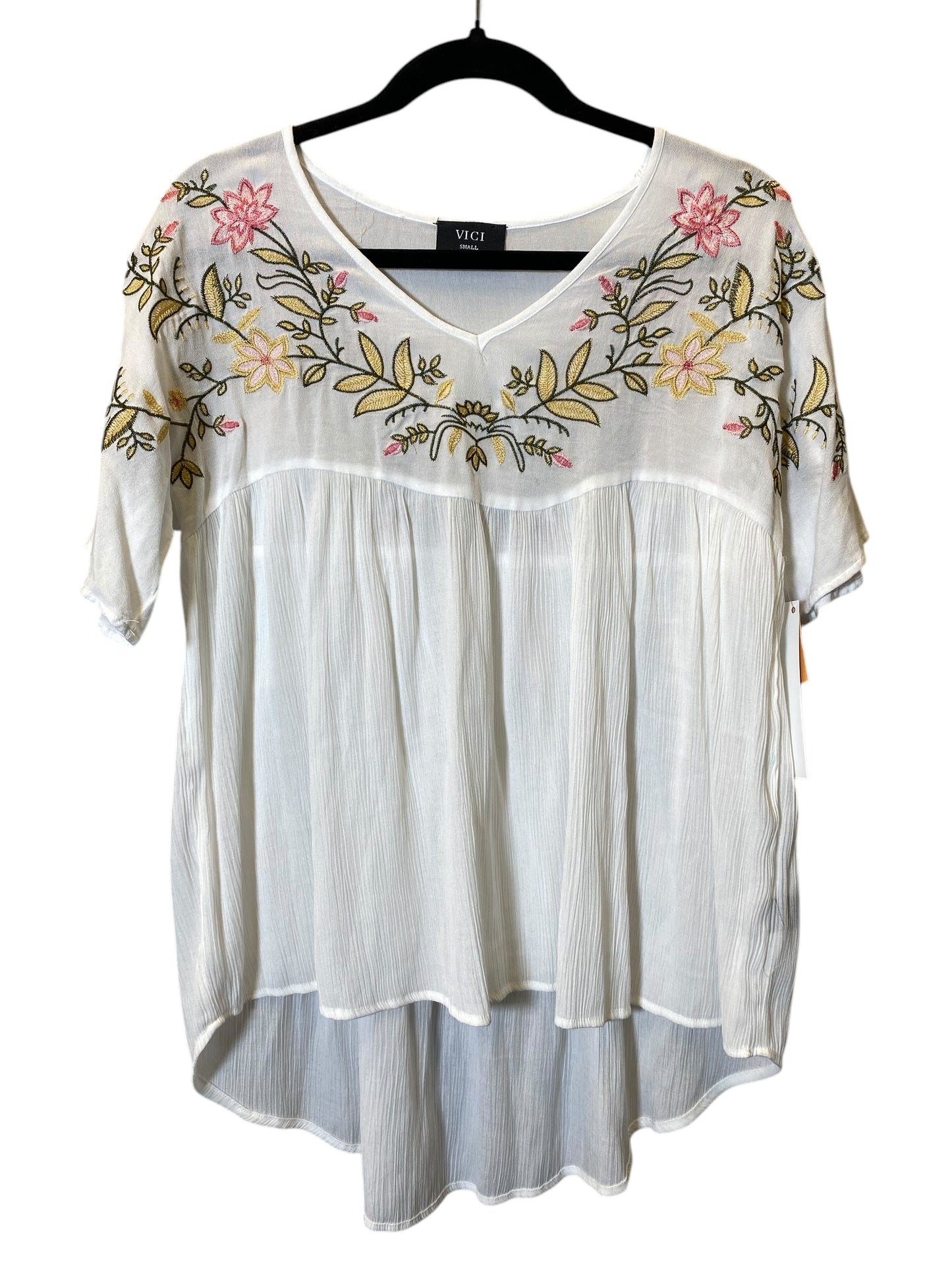 Top Short Sleeve By Vici In White, Size: S