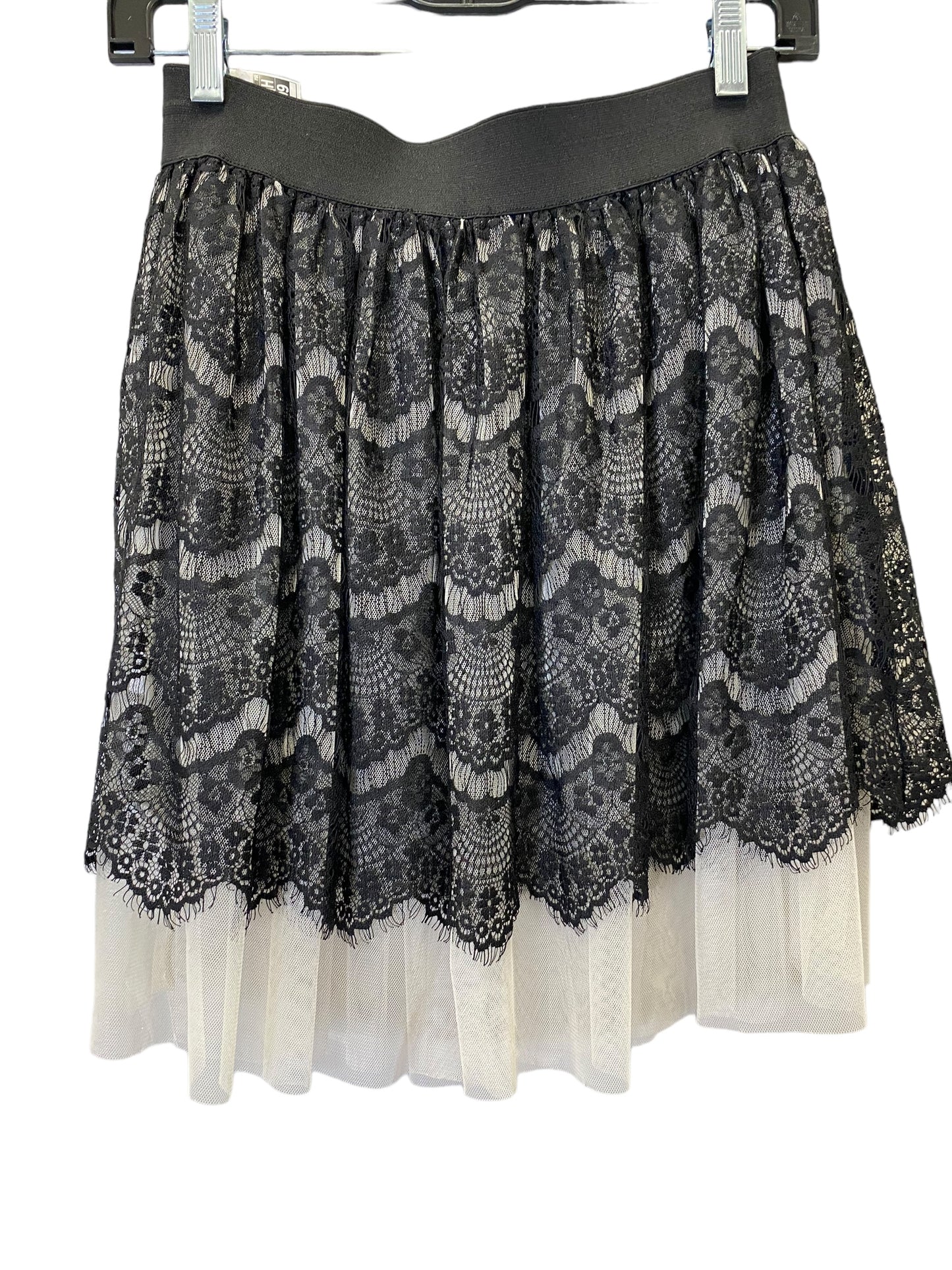 Skirt Mini & Short By Clothes Mentor In Black & Cream, Size: S