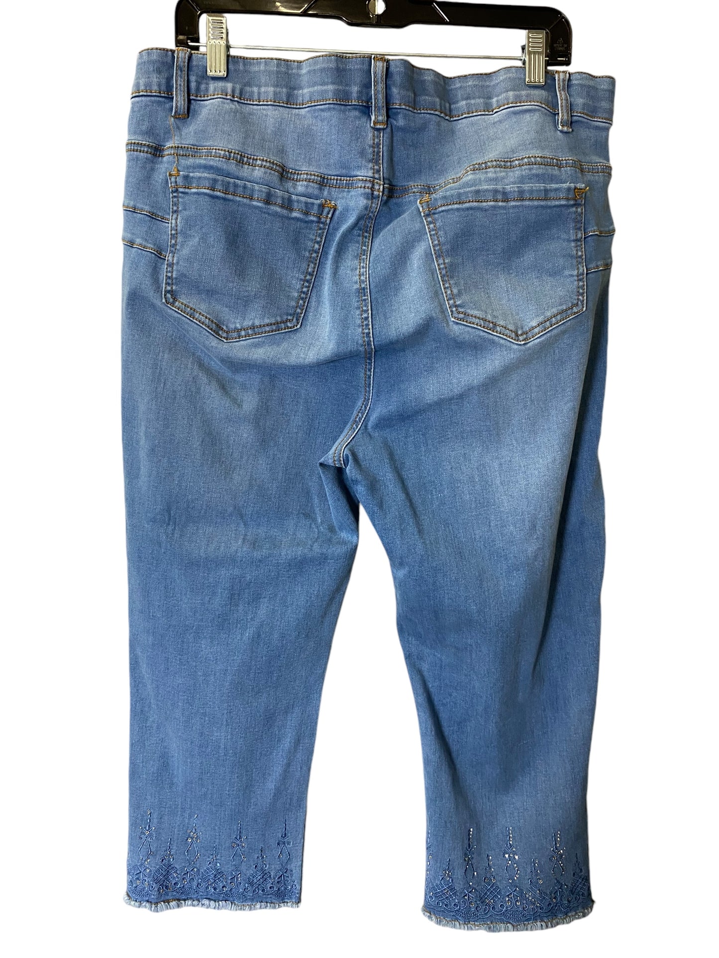 Jeans Cropped By Avenue In Blue Denim, Size: 16