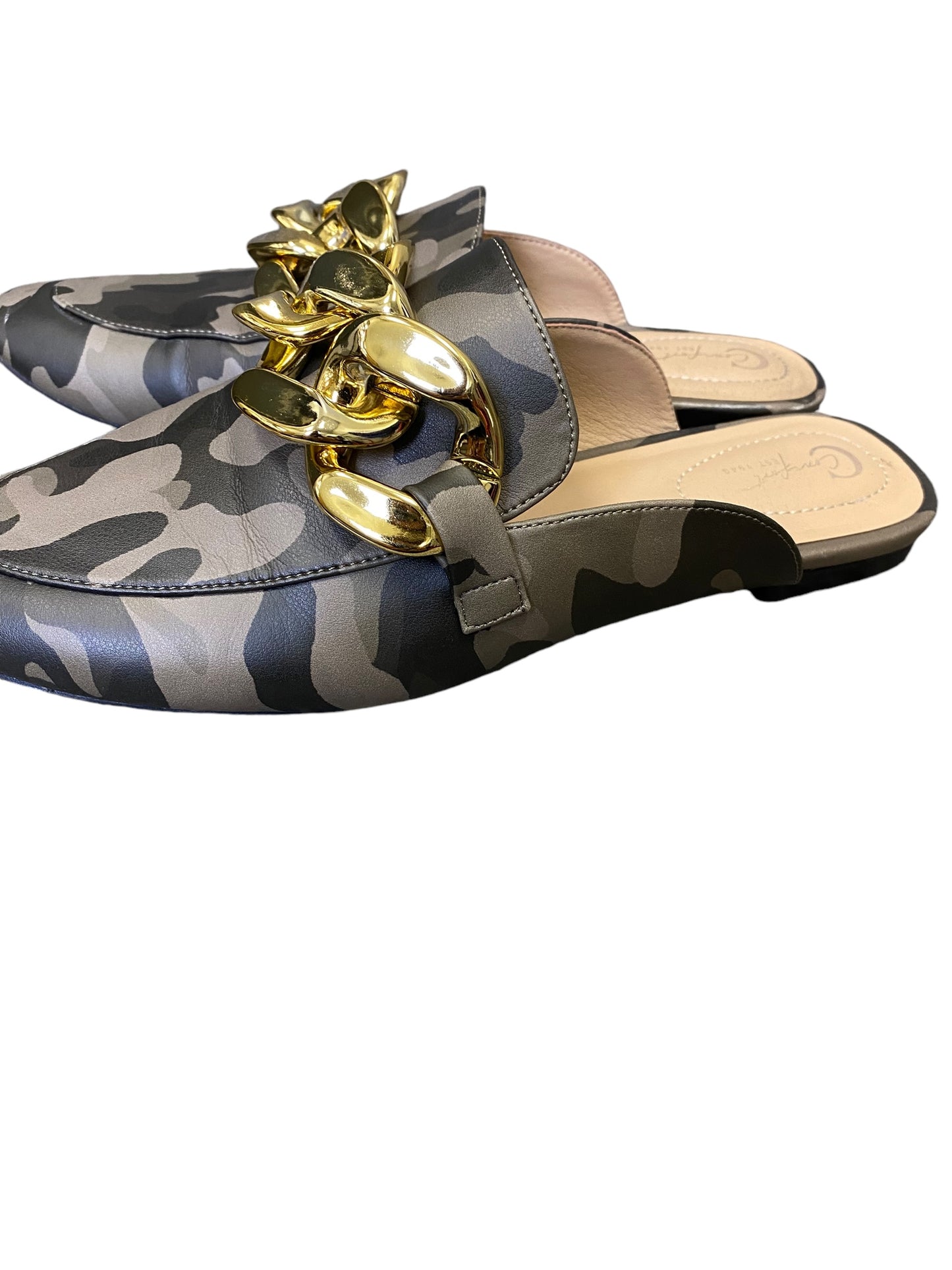 Shoes Flats By Clothes Mentor In Camouflage Print, Size: 10