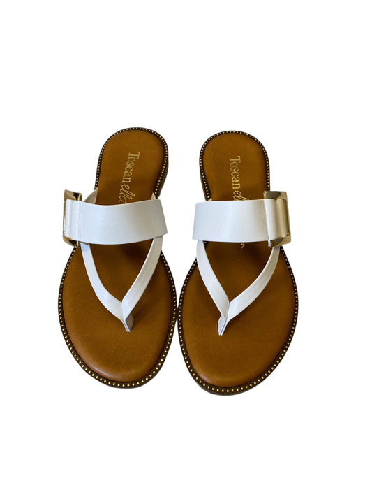 Sandals Flats By Clothes Mentor In Brown & White, Size: 7