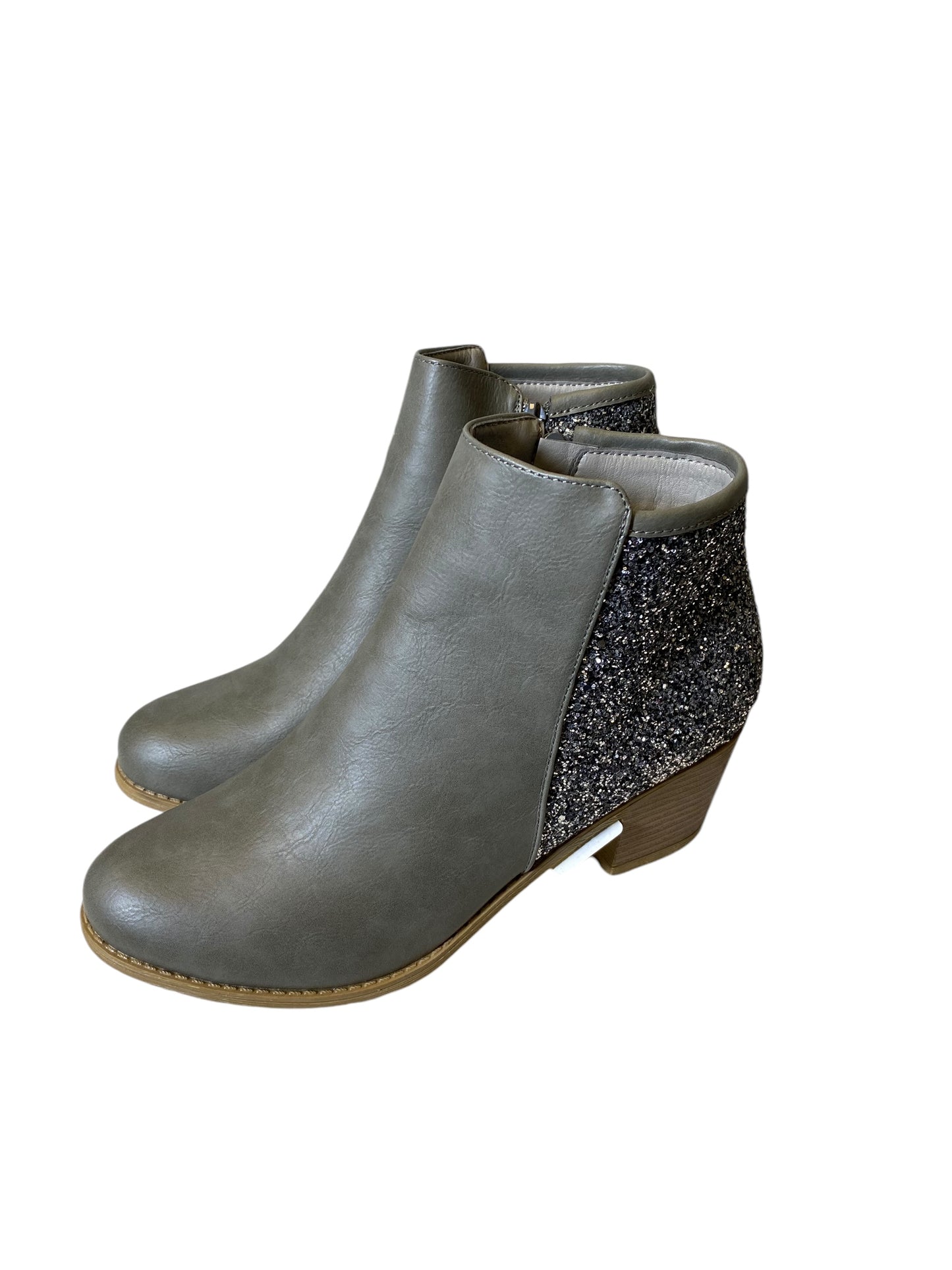 Boots Ankle Heels By Clothes Mentor In Grey & Silver, Size: 10