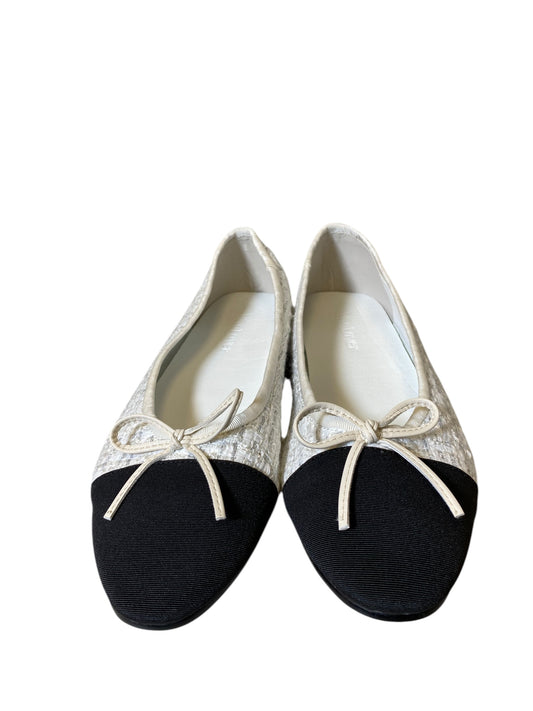 Shoes Flats By Clothes Mentor In Black & White, Size: 9.5