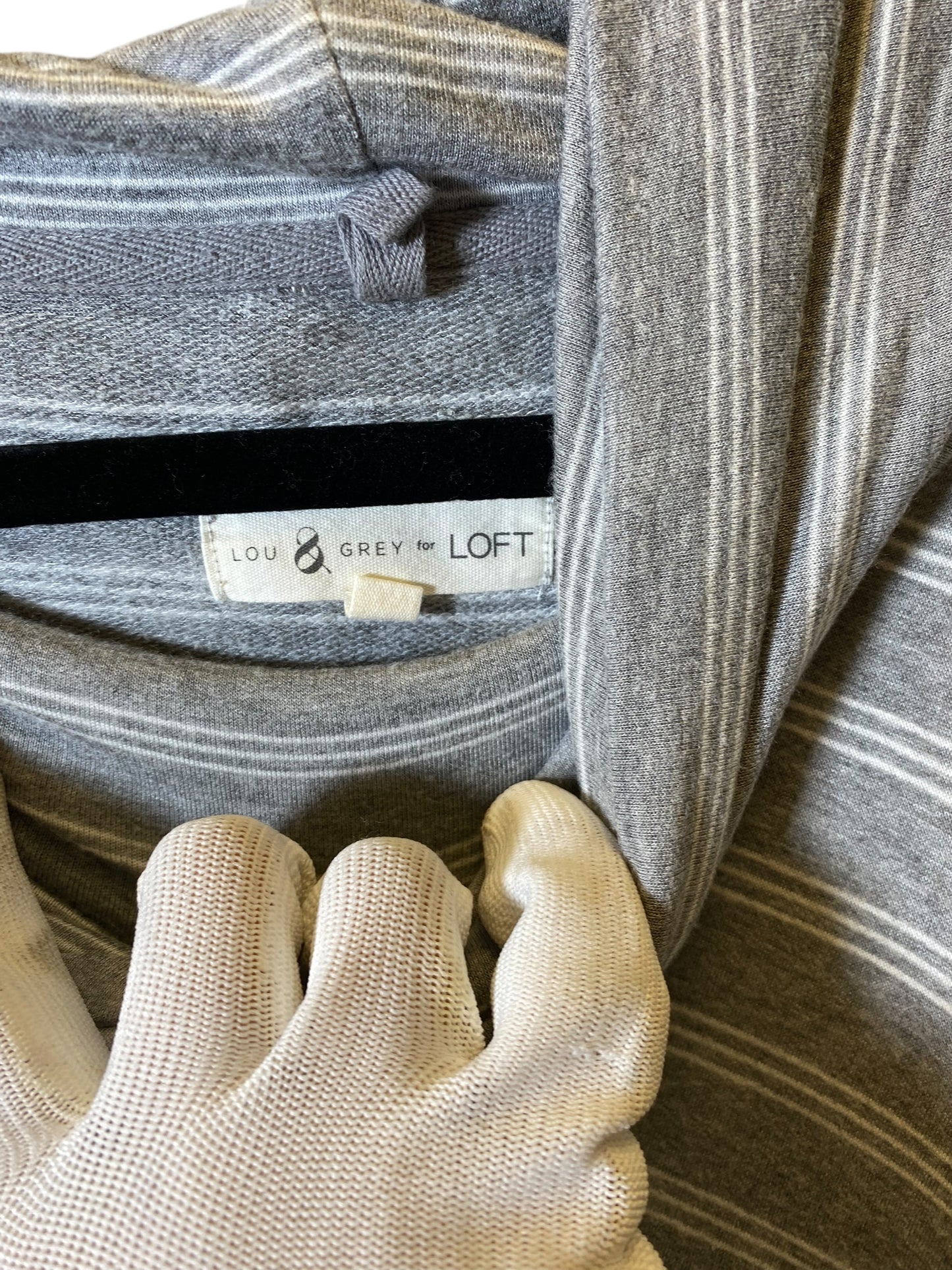 Top Long Sleeve By Lou And Grey In Grey, Size: M