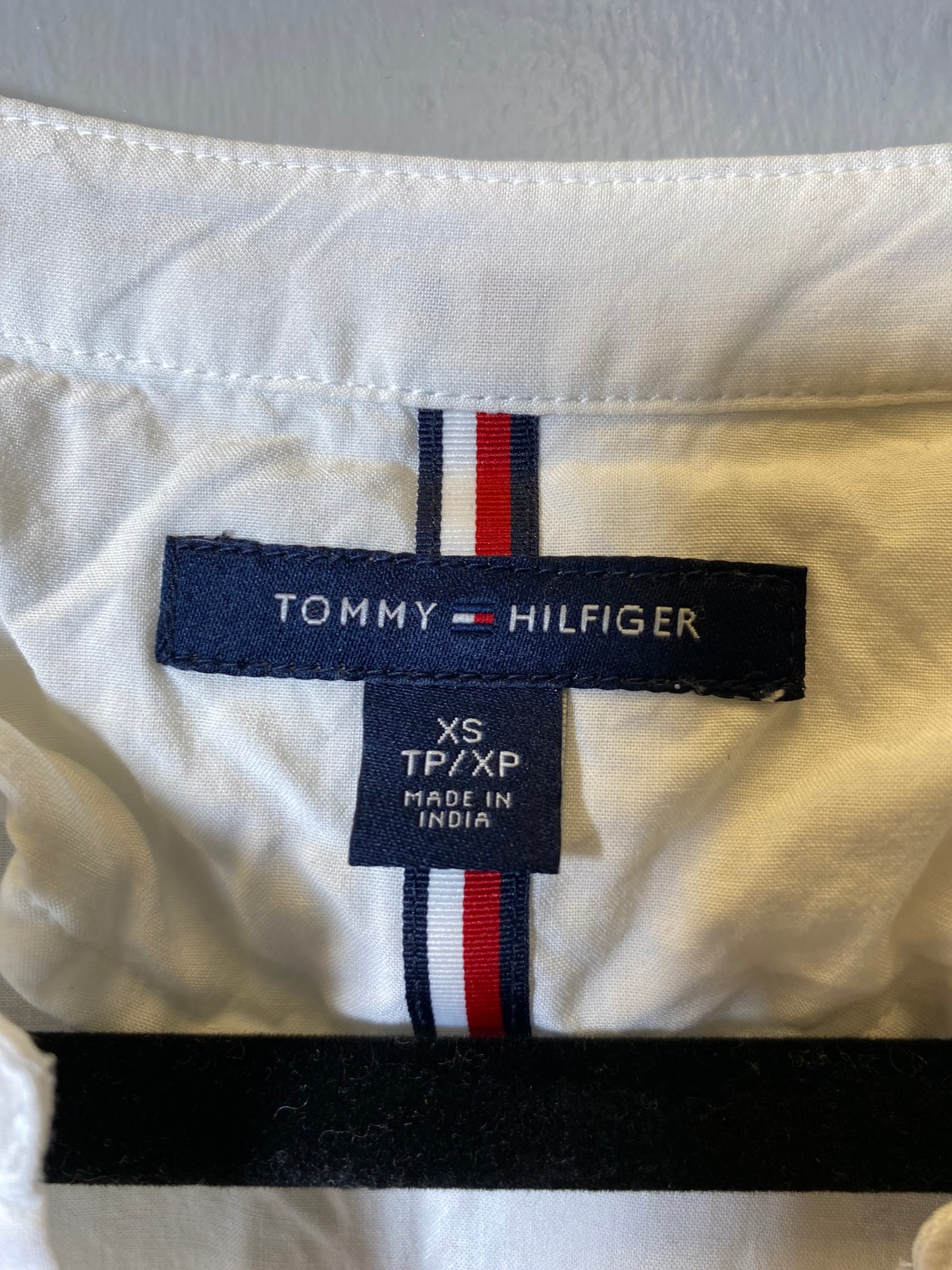 Blouse Short Sleeve By Tommy Hilfiger In White, Size: Xs