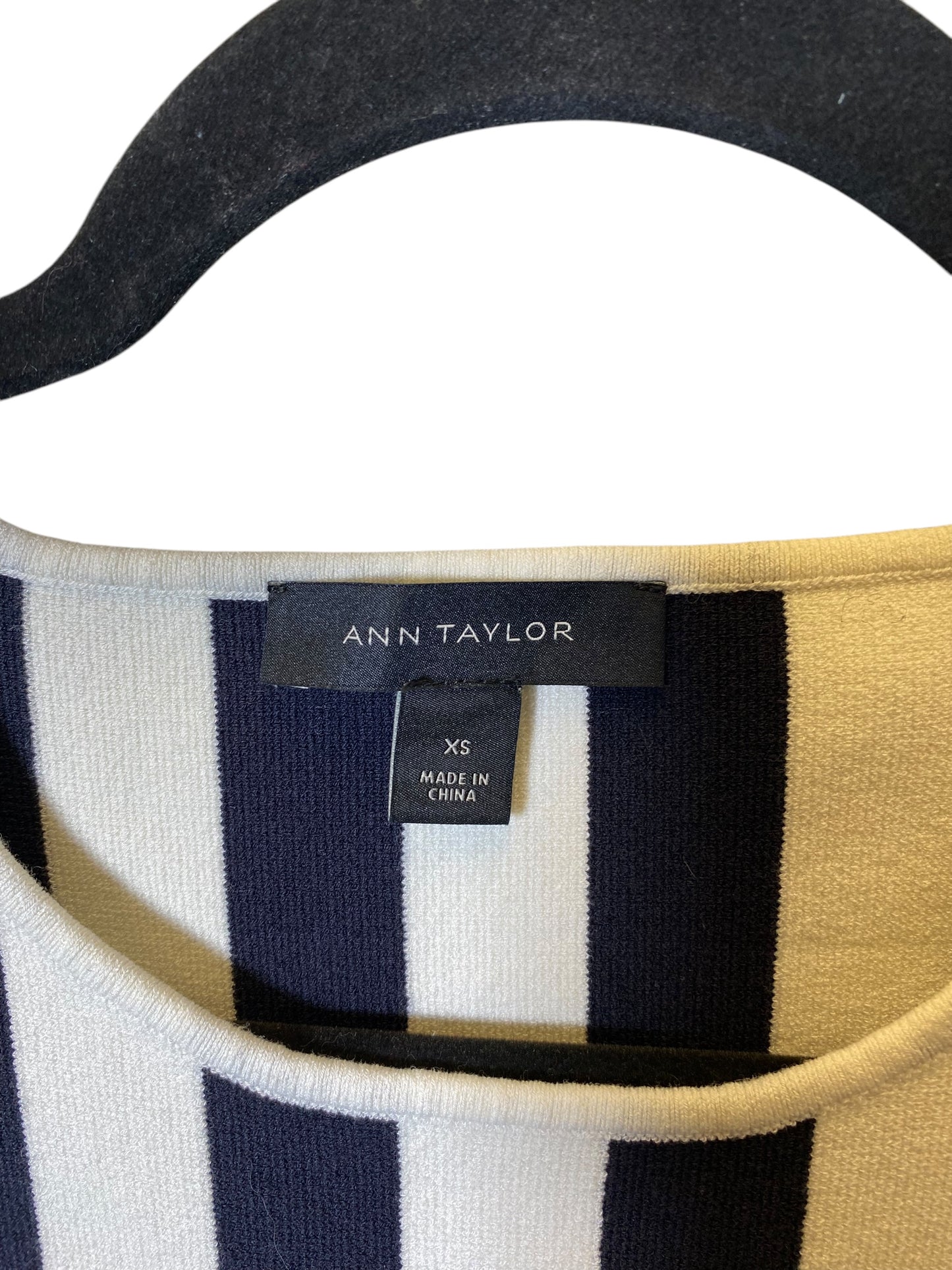 Top Sleeveless By Ann Taylor In Striped Pattern, Size: Xs