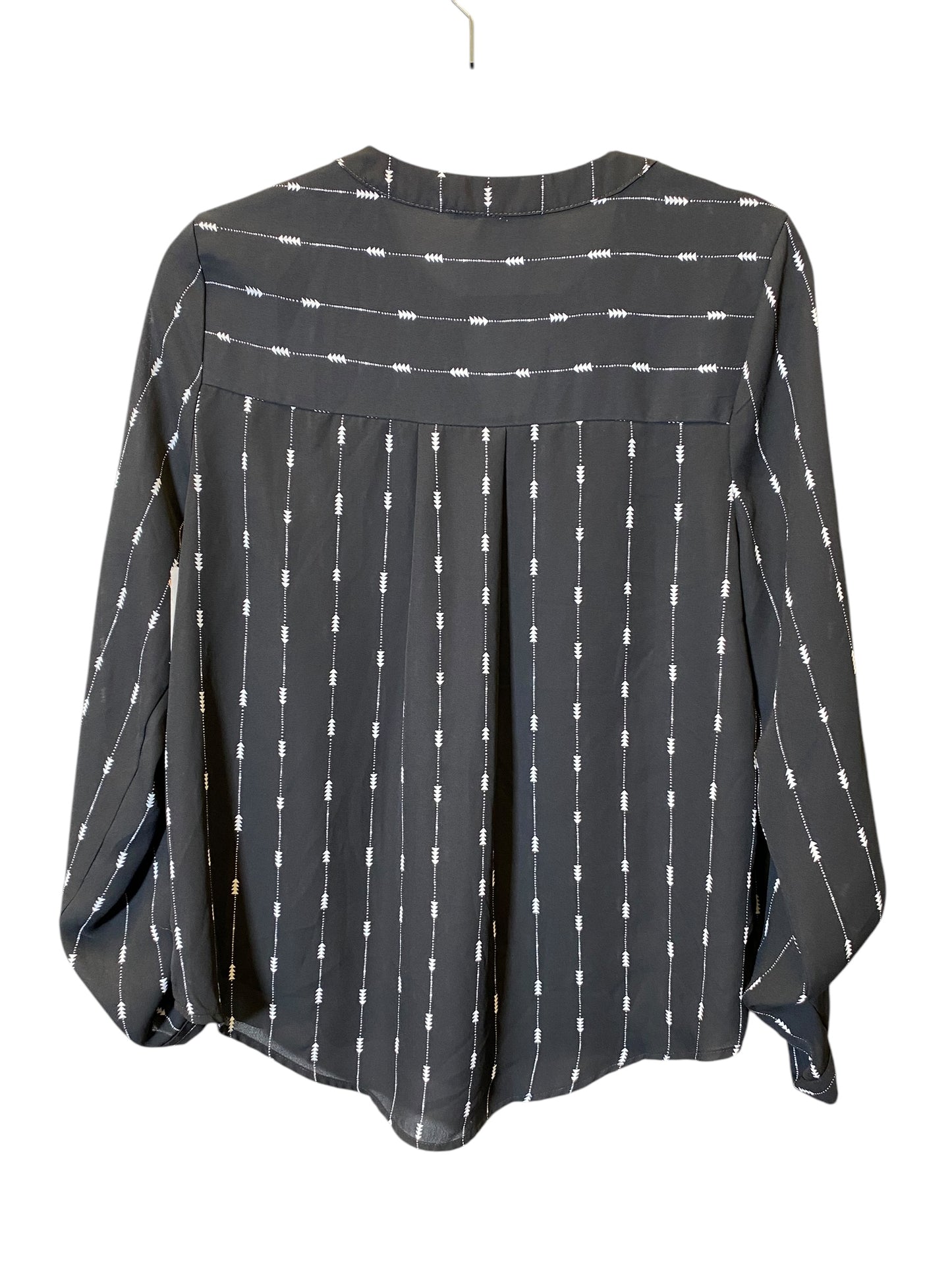 Top Long Sleeve By Sweet Wanderer In Geometric Pattern, Size: L