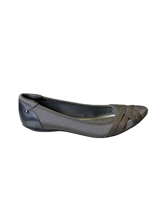 Shoes Flats By Anne Klein In Grey, Size: 9