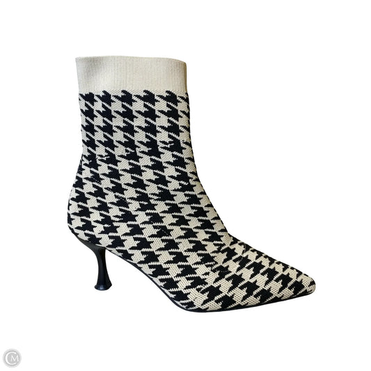 Boots Ankle Heels By Clothes Mentor In Black & Cream, Size: 10
