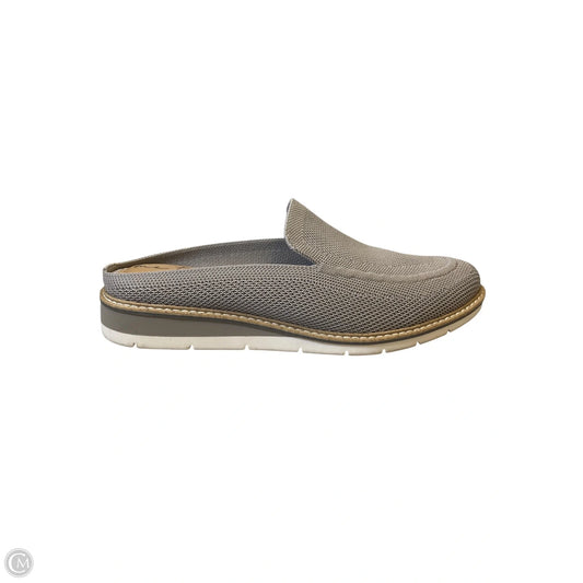 Sandals Flats By Me Too In Beige, Size: 8
