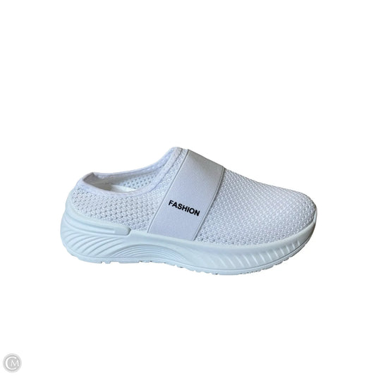 Shoes Sneakers By Clothes Mentor In White, Size: 5.5
