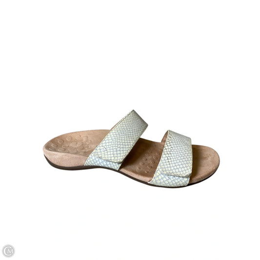 Sandals Flats By Vionic In Cream, Size: 8