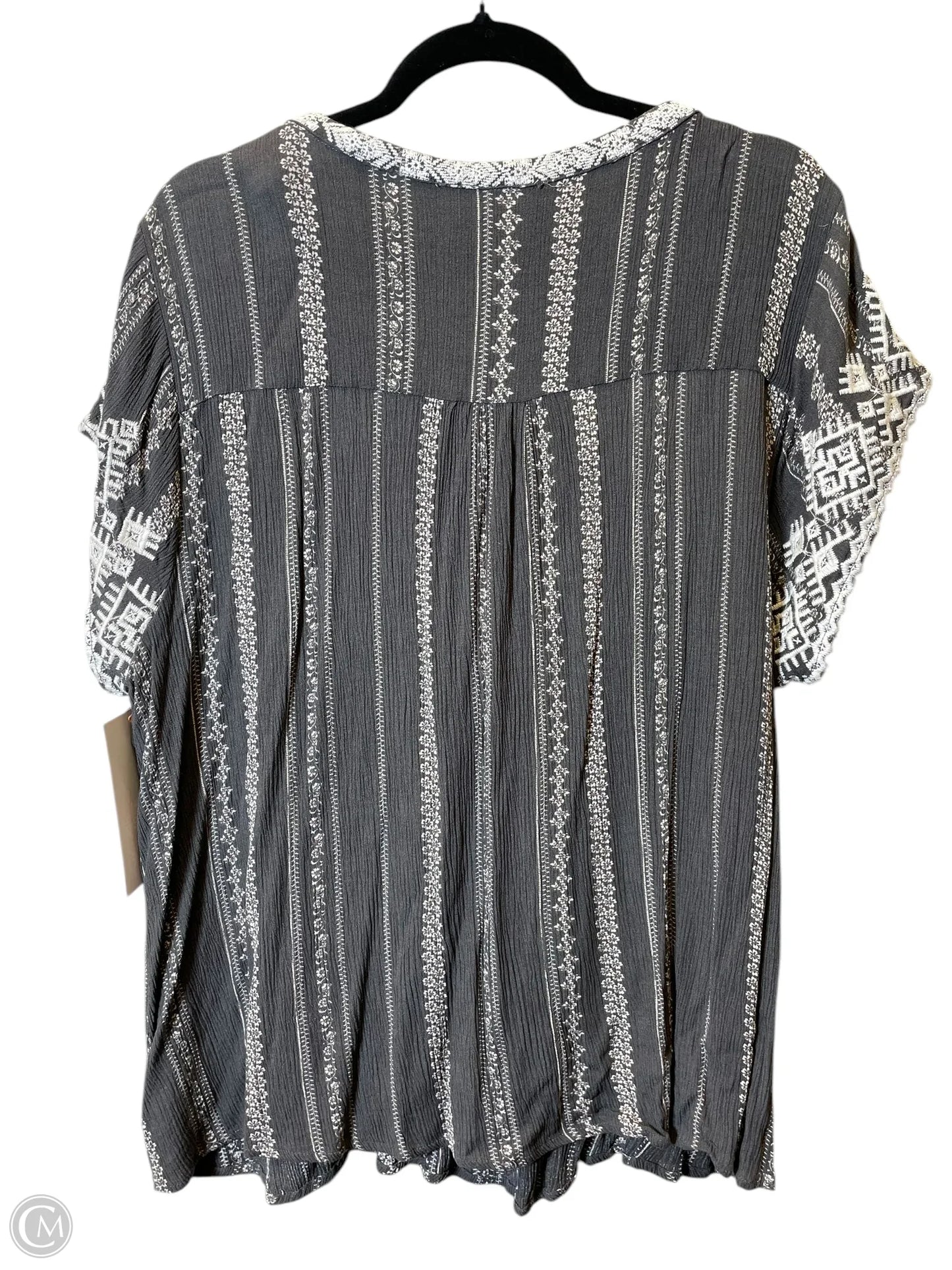 Top Short Sleeve By Clothes Mentor In Grey & White, Size: Xl