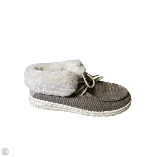 Shoes Flats By Hey Dude In Tan, Size: 7