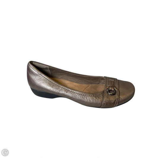 Shoes Flats By Clarks In Gold, Size: 7.5