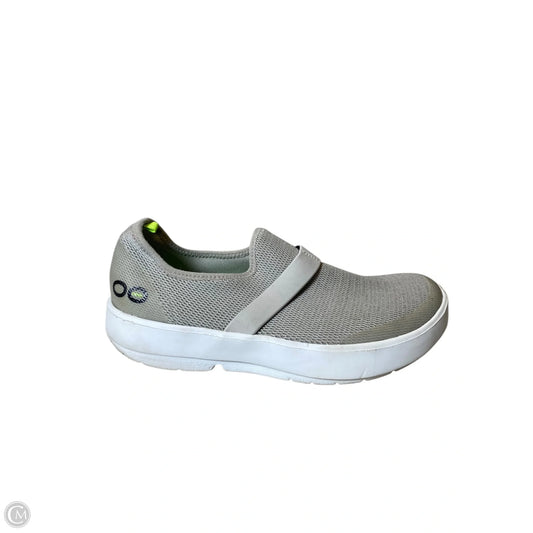 Shoes Flats By Oofos In Grey, Size: 8