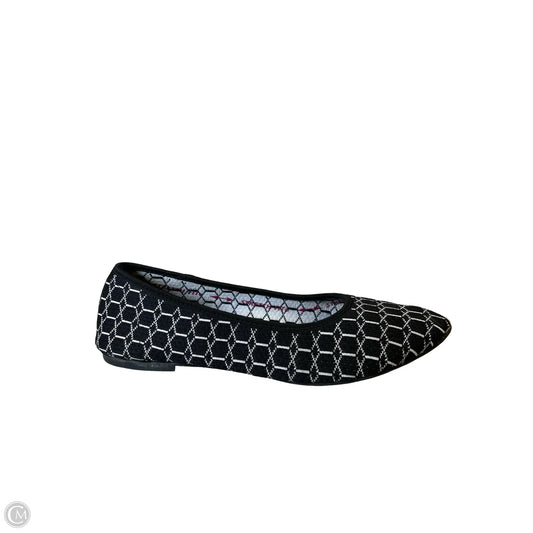Shoes Flats By Skechers In Black & White, Size: 10