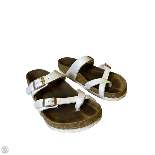 Sandals Flats By Birkenstock In White, Size: 5