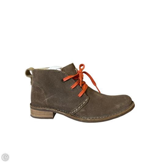 Boots Ankle Flats By Bussola In Brown, Size: 5.5