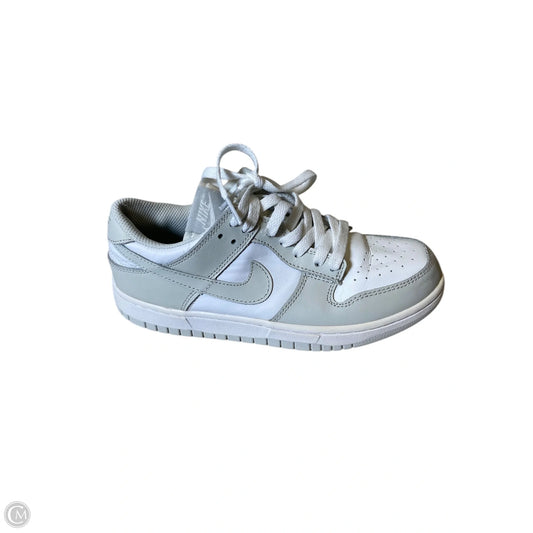 Shoes Athletic By Nike In Grey & White, Size: 8