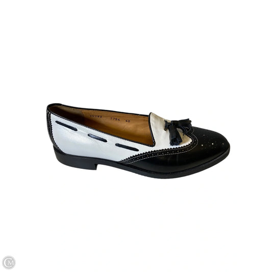 Shoes Flats By Clothes Mentor In Black & White, Size: 9.5