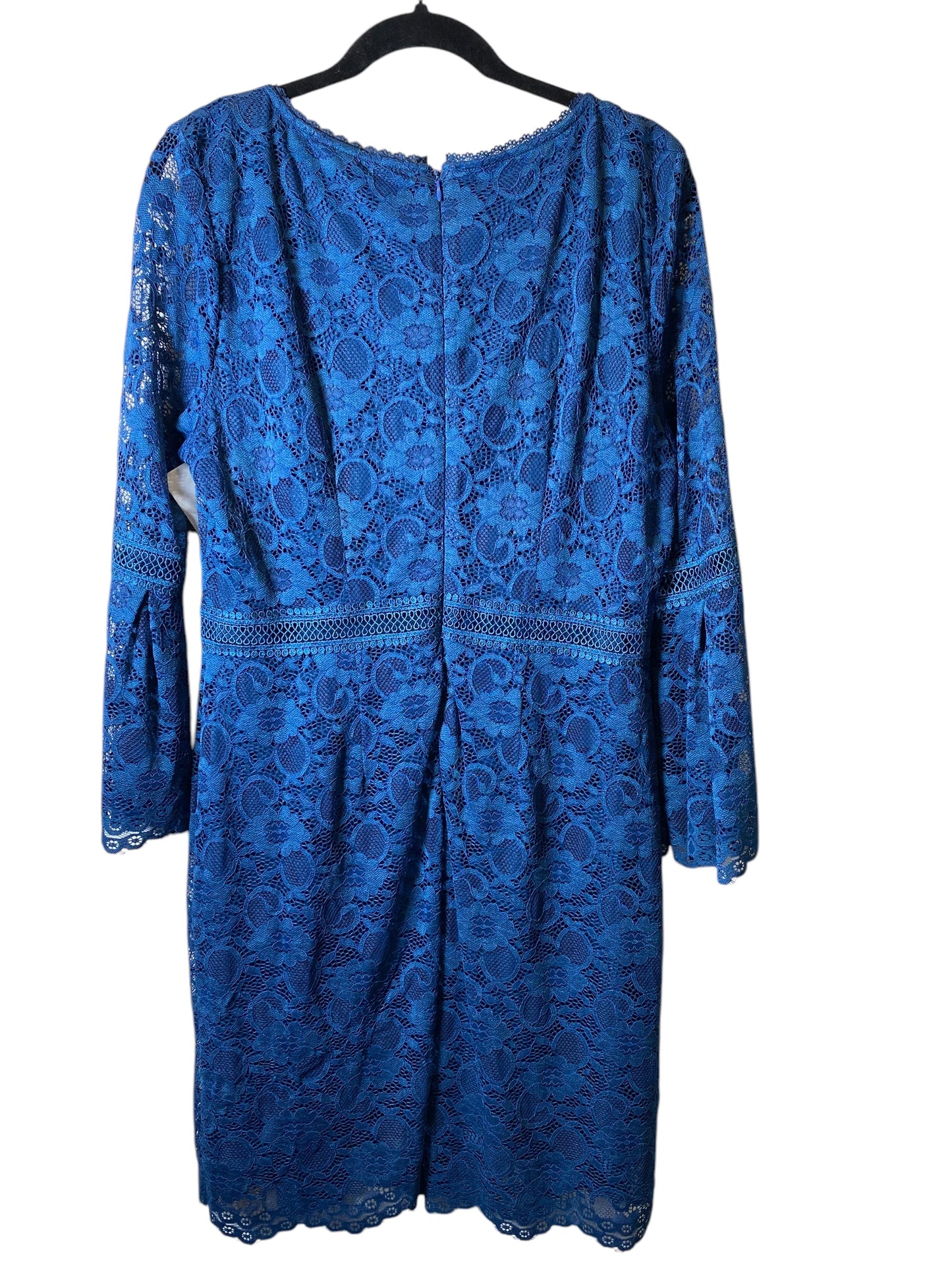 Dress Casual Short By Isaac Mizrahi In Blue, Size: L