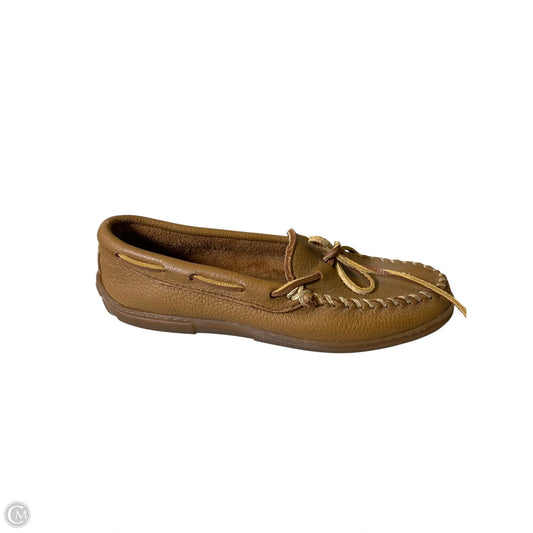 Shoes Flats By Minnetonka In Brown, Size: 8.5