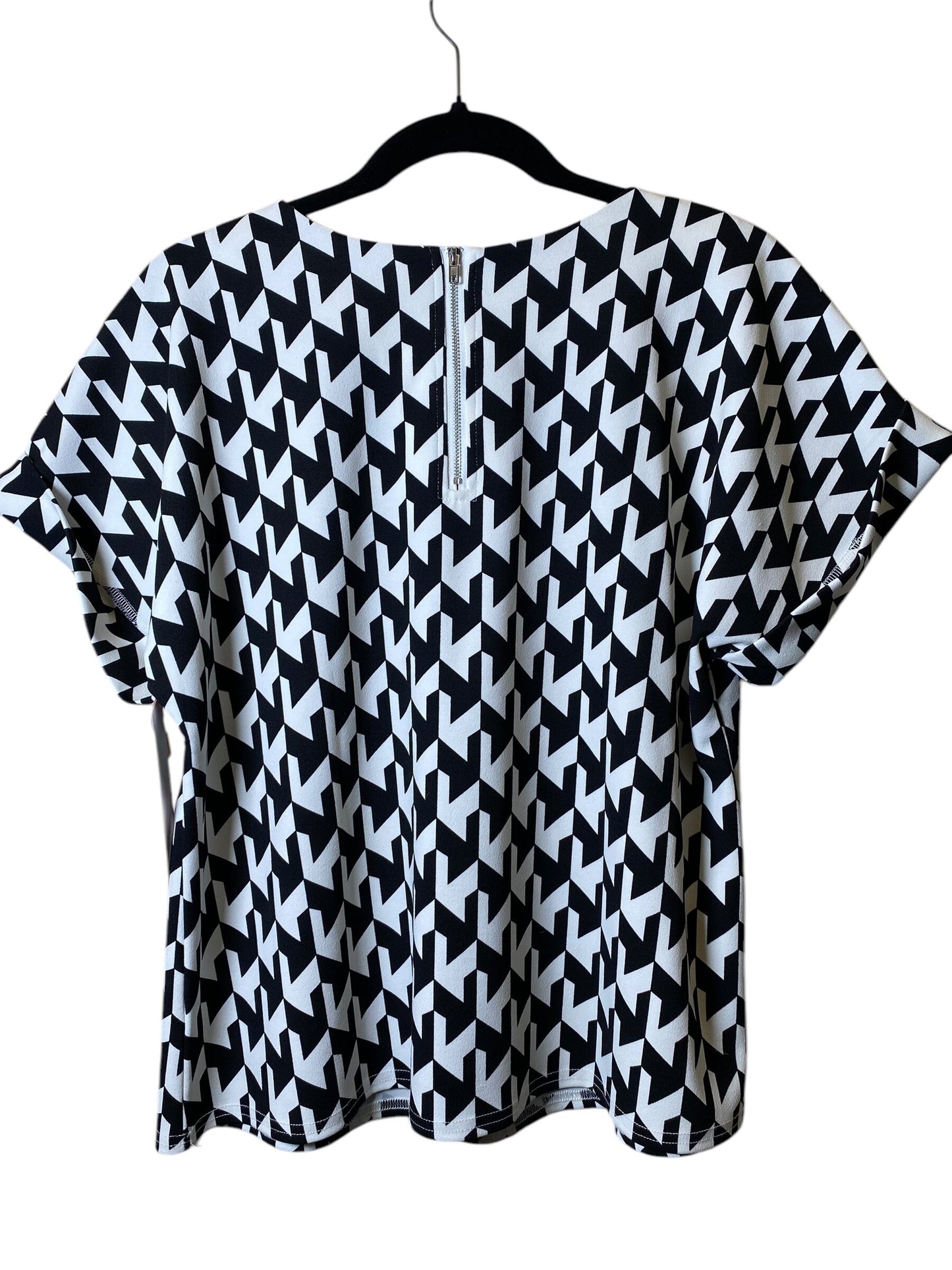 Top Short Sleeve By Melloday  Size: M